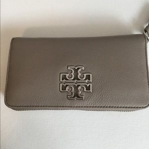 Tory Burch zip wallet